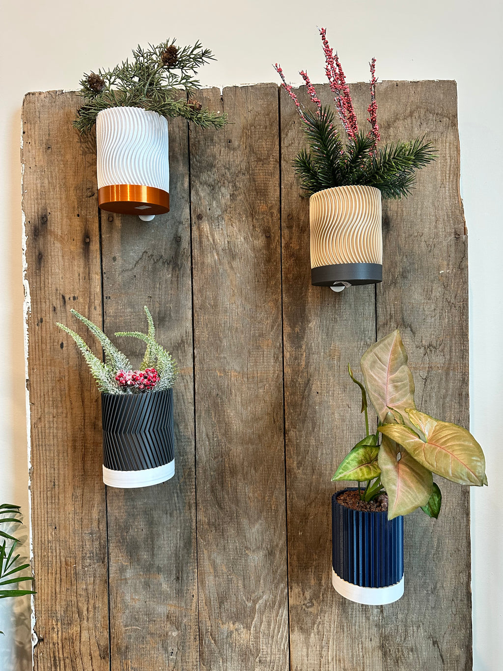 Line & Leaf Wall Planters