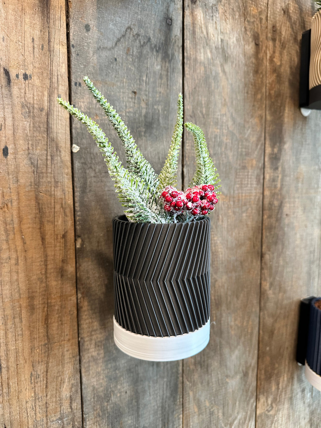 Line & Leaf Wall Planters