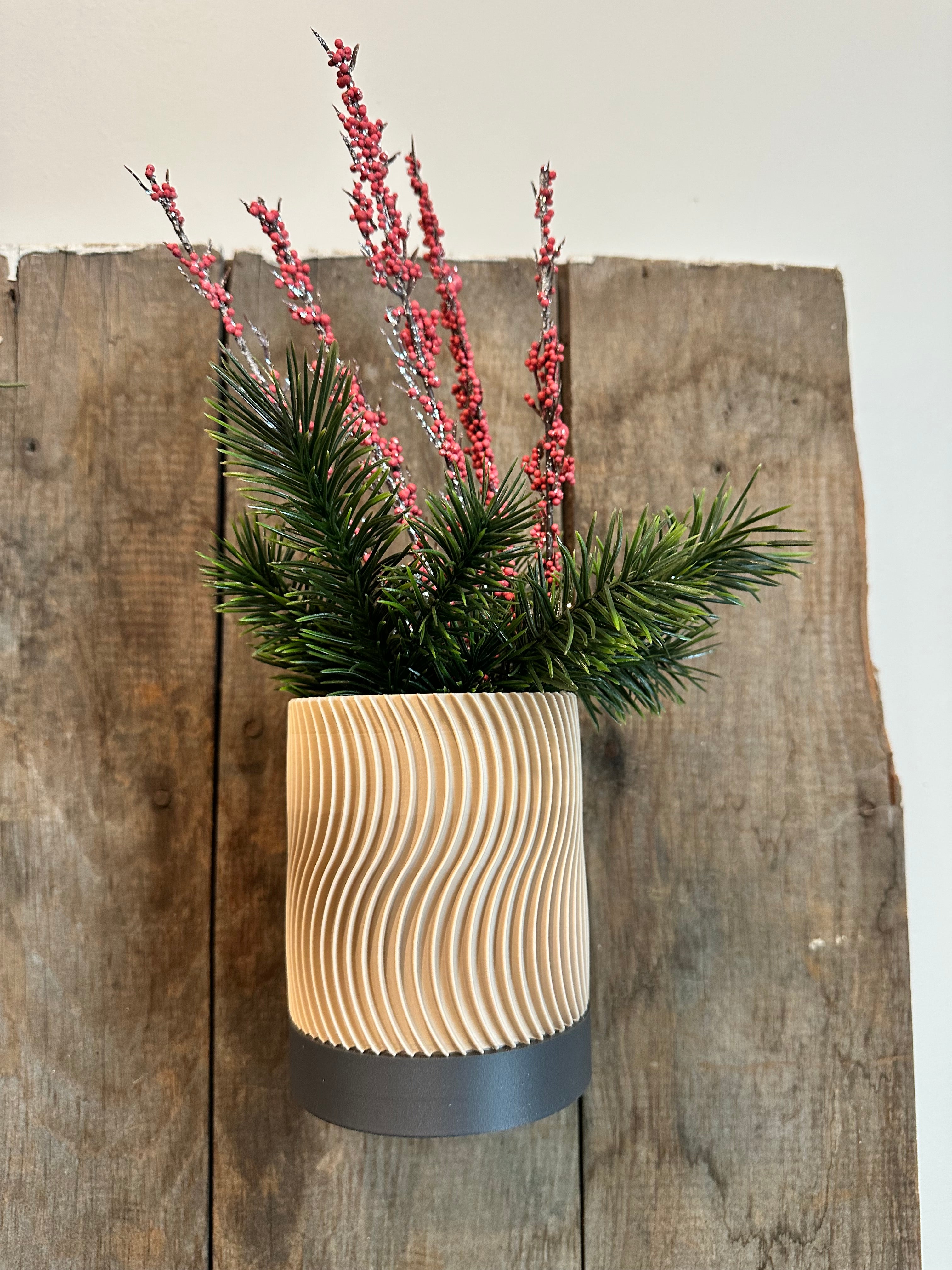 Line & Leaf Wall Planters