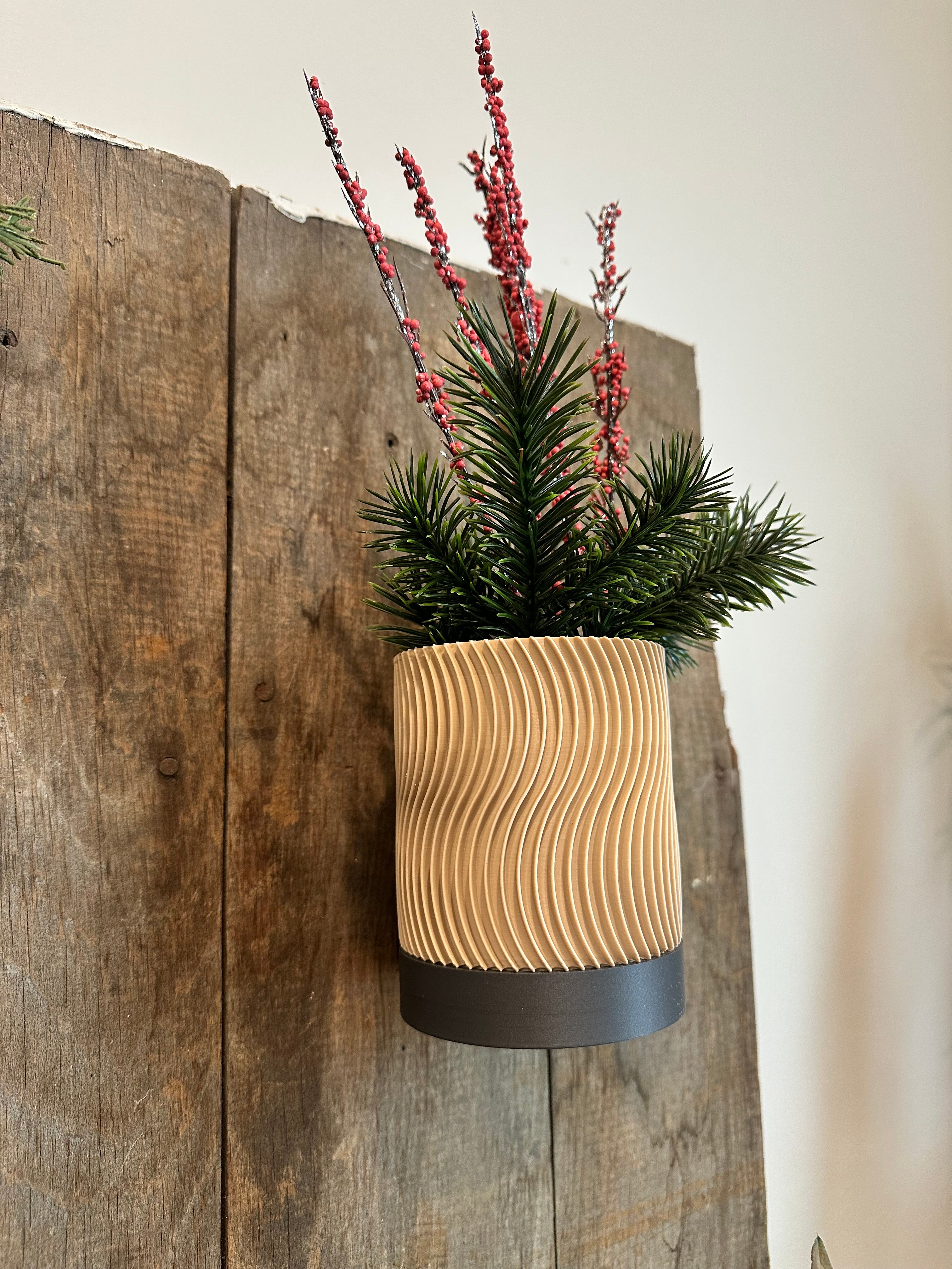 Line & Leaf Wall Planters