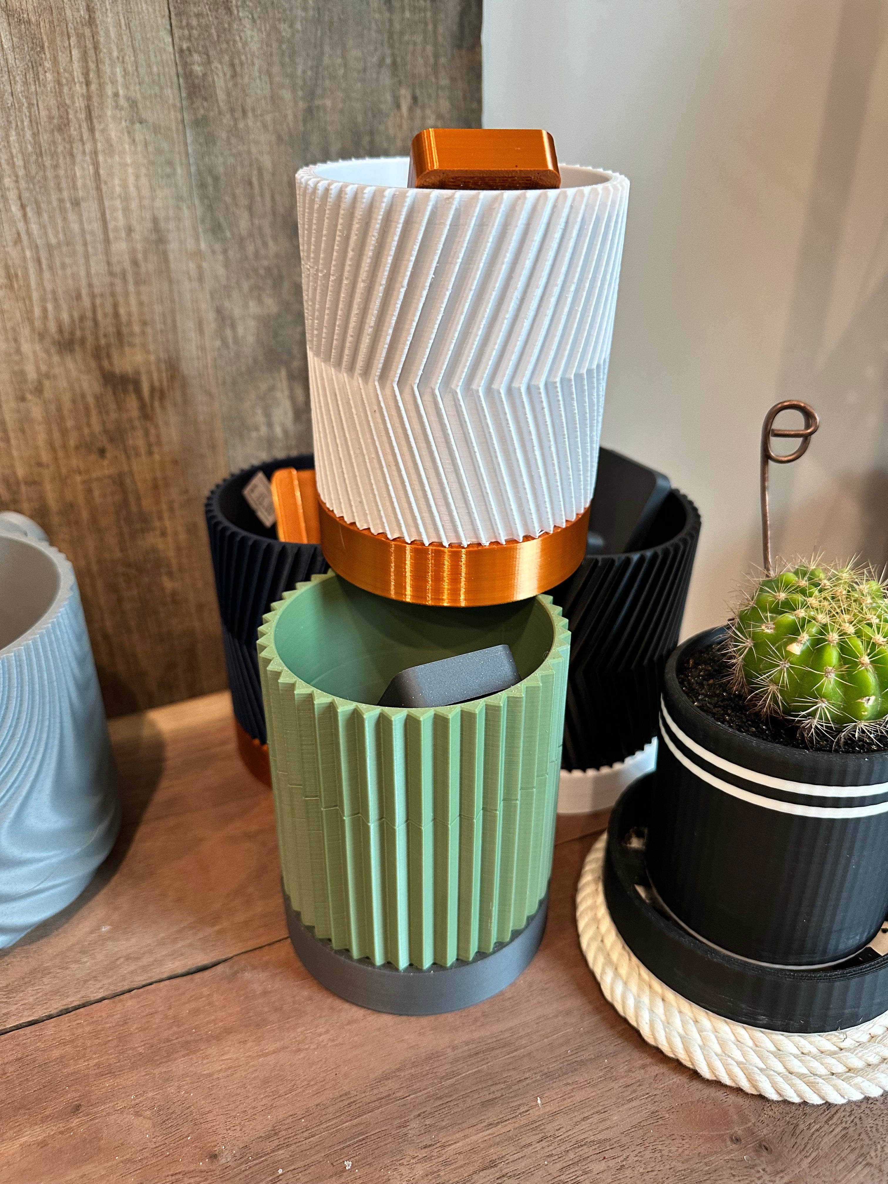 Line & Leaf Wall Planters