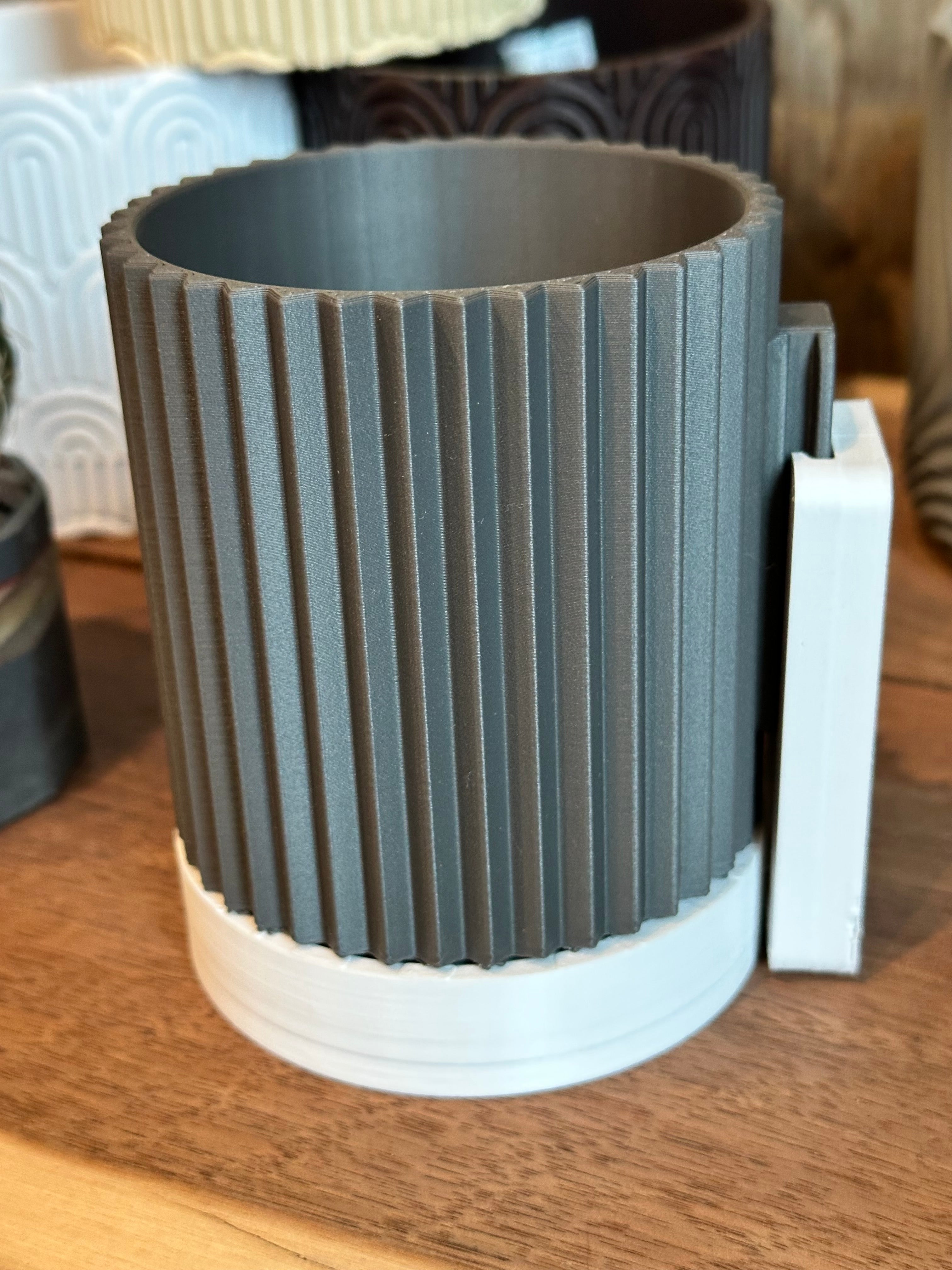 Line & Leaf Wall Planters