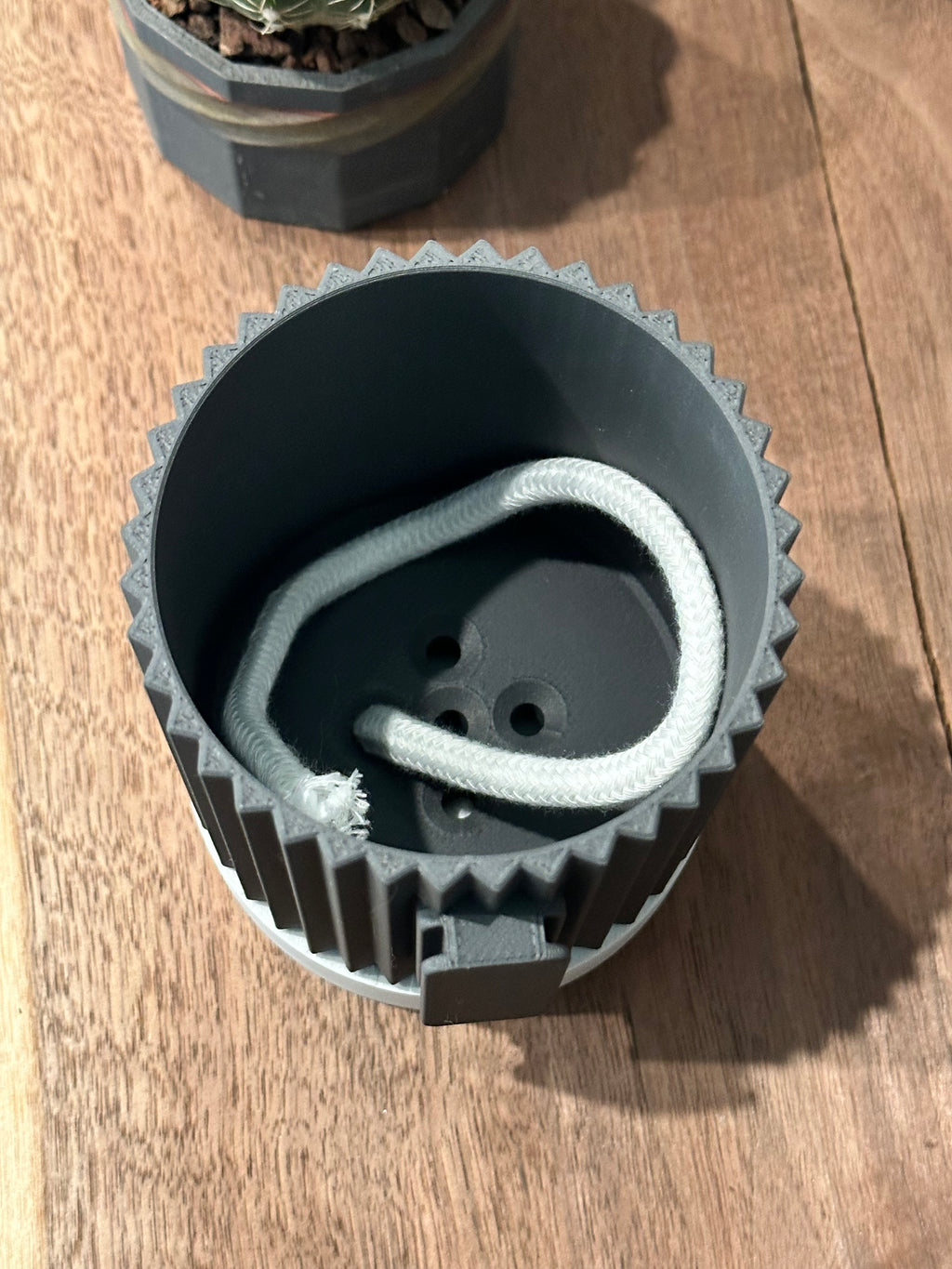 Line & Leaf Wall Planters