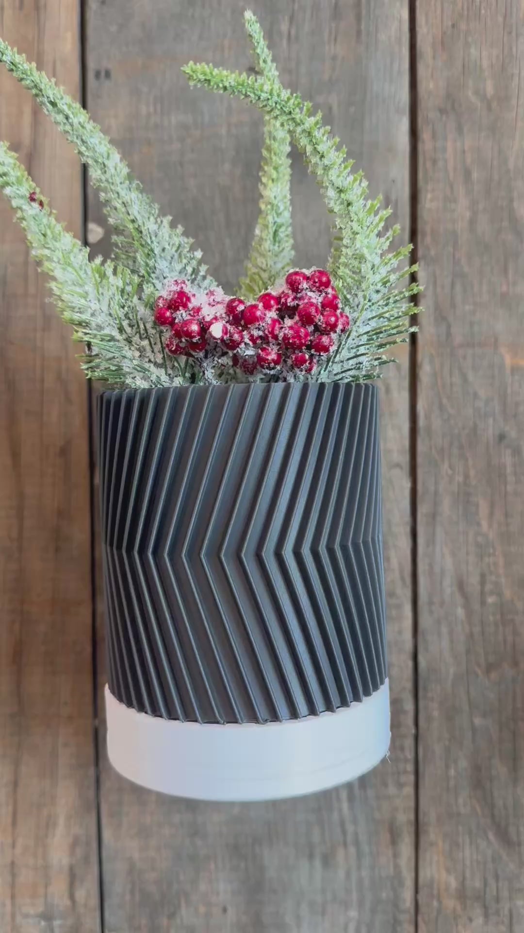 Line & Leaf Wall Planters